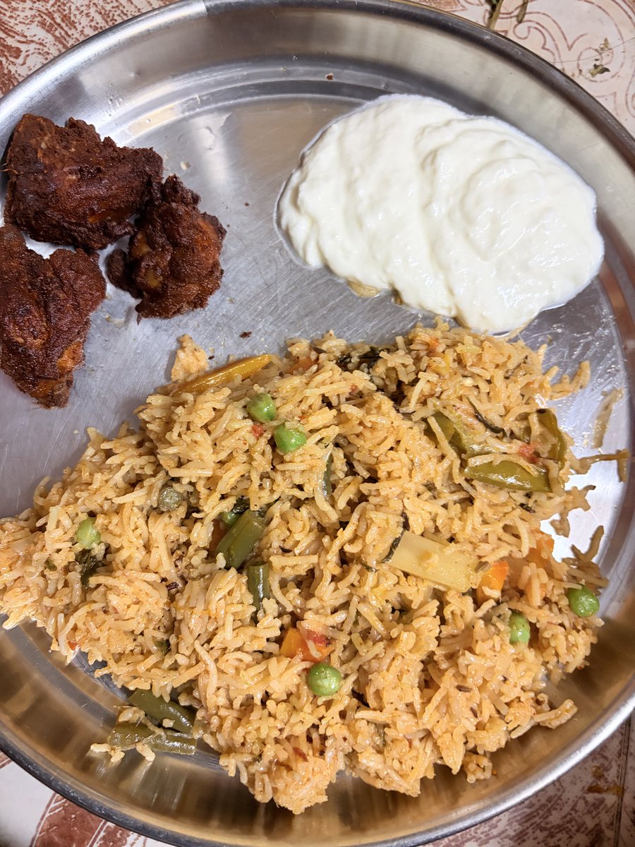 valliraghu's tweet photo. Hot lunch and Direct classes sort of a day!
#VCooks π©π»βπ³
#VEats π
#VWorks π©π»βπ«
π https://t.co/0OuoISprQV