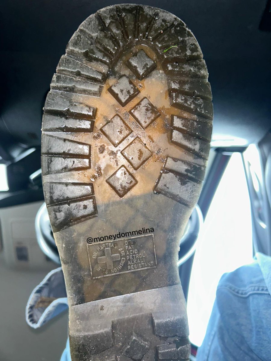 Aufgepasst Loser 🤭
Ich verkaufe meine Dr. Martens!!! 
5 Jahre getragen und richtig abgeranzt 😮‍💨
Du willst sie und unanständige Dinge damit machen? Was ist dein peinliches Vergnügen dir wert? 😈

Findom femdom