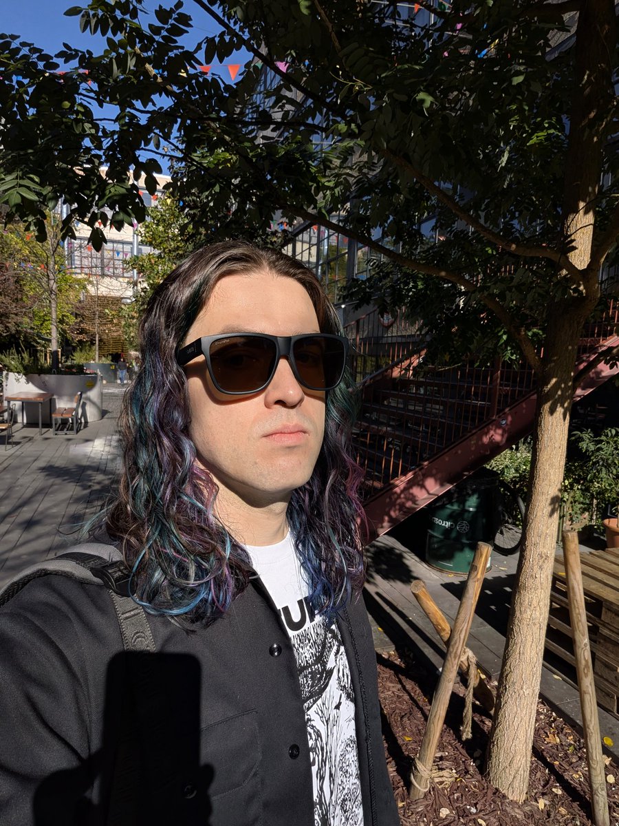 В съемной сычевальне очень базовый душ и фен, но можно в местном модном барбершопе помыться уложиться у заезжего австралийского барбера за 600р