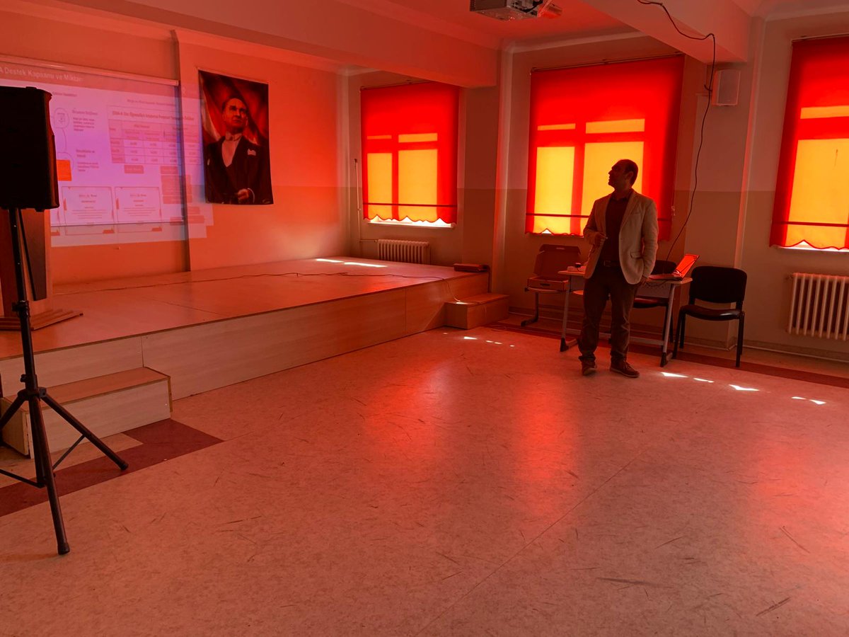OzanNesetAL's tweet photo. Okulumuzda TÜBİTAK  Lise Öğrencileri Araştırma Projeleri  hakkında bilgilendirme semineri gerçekleştirdik. İl Milli Eğitim AR-GE Birimine ve Bilal Durmaz hocamıza teşekkür ederiz.

@Diyarbakirmem 
@kayapinarmem
@Kayahansubasi 
@ihsan39220190 https://t.co/mlFQ7jHZVx
