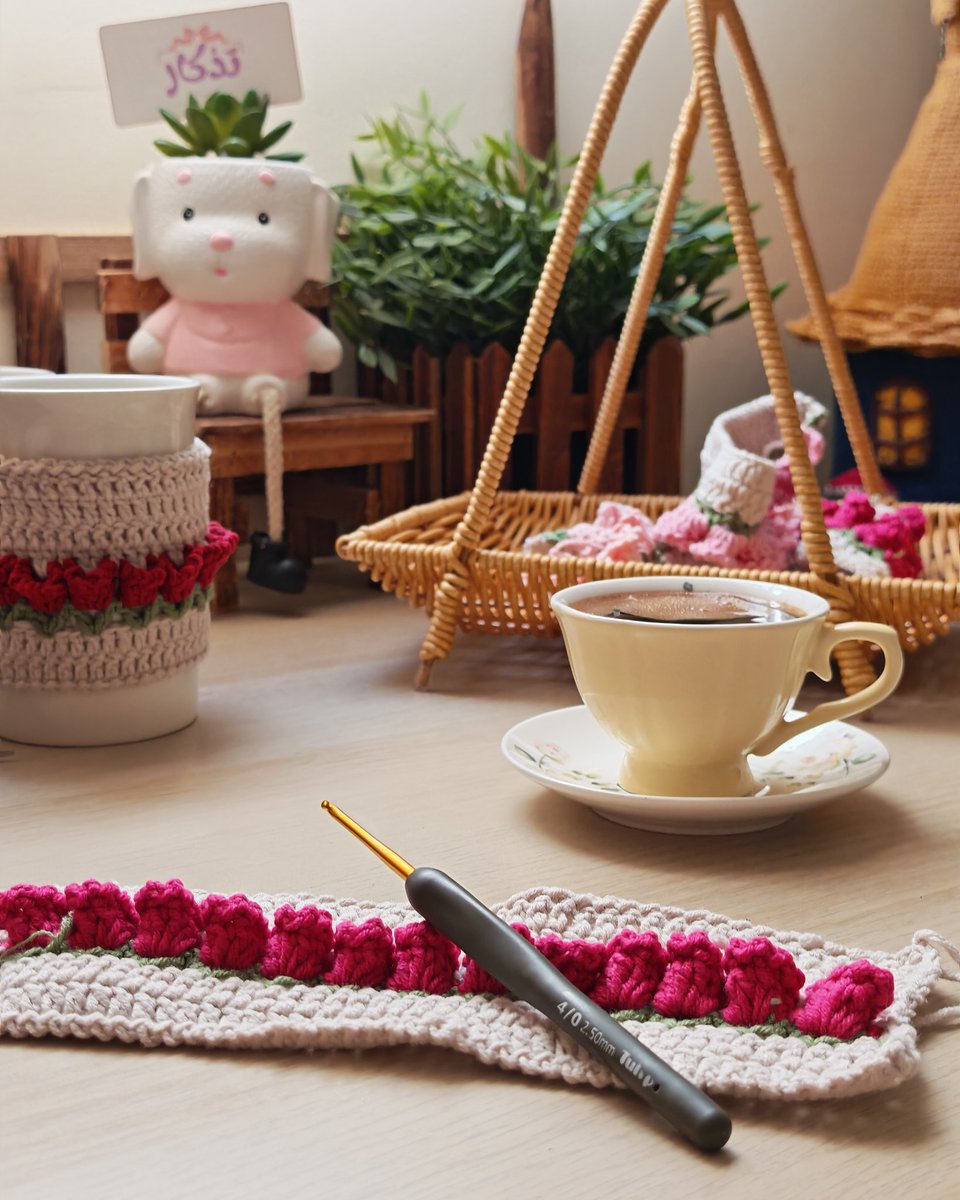 #همسه_صباحيه
وأن أرضى، حتى أُبصر الأيام بسعه، لتبقى حينها كل الأشياء في قلبي نضِرة.