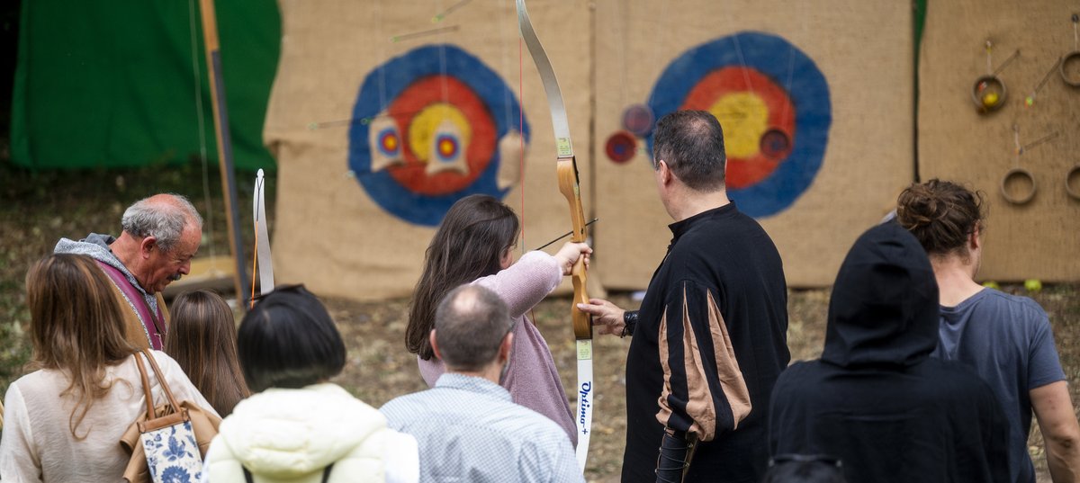Gracias a los arqueros de Arcocid no solo pudimos disfrutar de exhibiciones de tiro con arco, sino que también tuvimos la oportunidad de poder iniciarnos en este deporte con tanta tradición histórica.
#semanacidiana2025 #somoscidianos