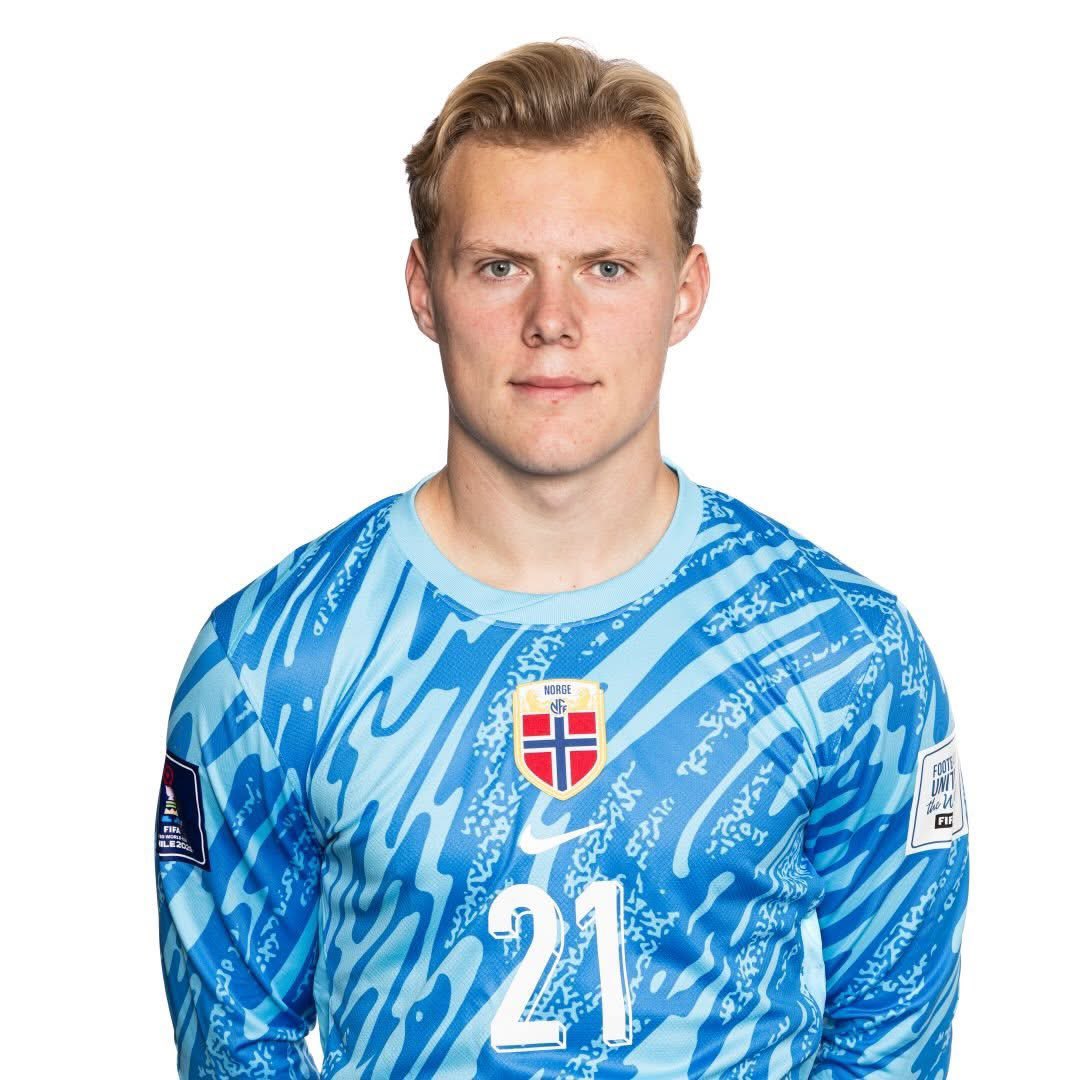 I kveld får vi besøk av U20-landslagskeeper og FK Haugesunds unge sisteskanse, Einar Fauskanger! 
Spørsmål? Fyr løs!