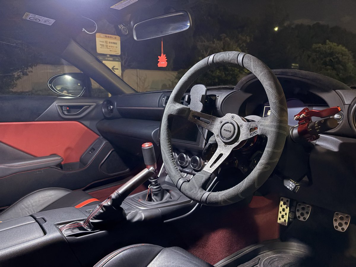 momo様 Amazon | MOMO ステアリング MOD.08 330mm ブラックレザー