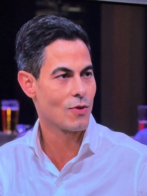 Rob Jetten is volledig geobsedeerd door het verslaan van Wilders, in plaats van met het landsbelang bezig te zijn.
Voor hem is het winnen van deze verkiezingen een competitie, een to-do waar hij mooi een ✅ achter kan zetten.
Zo rollen narcisten: ze zeggen alles wat nodig is om