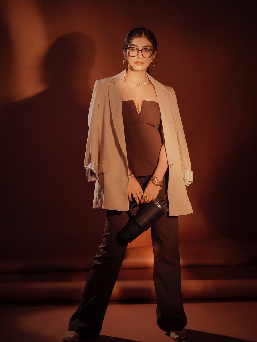 tellychakkar's tweet image. Punjab’s Crush @thetwinklearora looks absolutely amazing — bold, beautiful, and totally in her boss era!🔥
#TwinkleArora #PunjabsCrush #BossVibes #StyleIcon