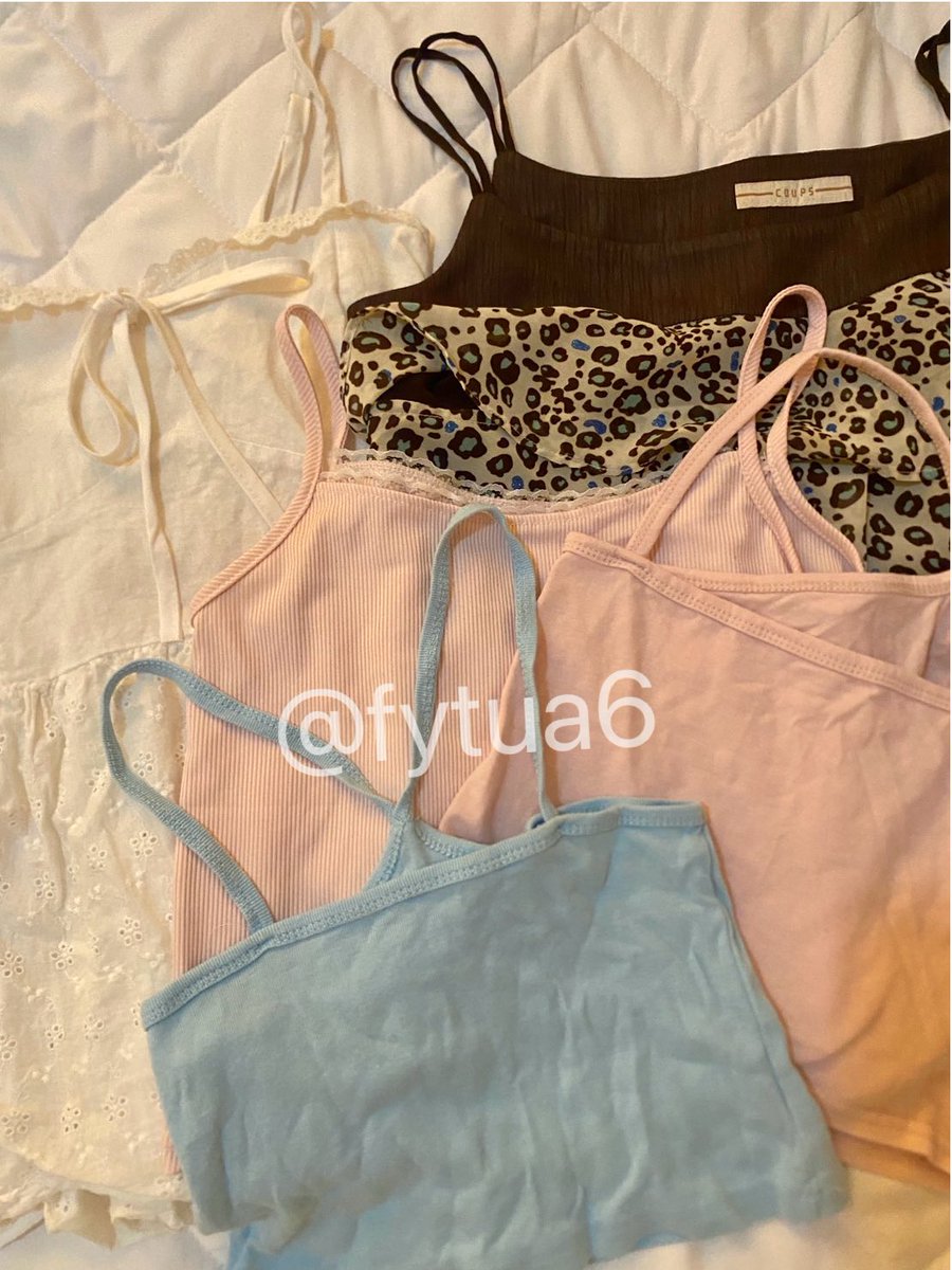 fytua6's tweet photo. ส่งต่อเสื้อผ้าใครสนใจฝากปักหน่อยน้า
โล๊ะเสื้อผ้าขายราคาถูกๆเลย(มีเยอะกว่าในภาพ) เสื้อ กางเกง กระโปรง สายเดี่ยว ชุดเดรส🙇🏻‍♀️

📍ลงวันนี้ 28/10 เวลา 20:00
ค่าวิน 30 ไม่บวกเพิ่ม พื้นที่ห่างไกล+20บาท
#ส่งต่อเสื้อผ้ามือสอง #ส่งต่อเสื้อผ้า #ส่งต่อเสื้อผ้ามือ2 #ส่งต่อเสื้อผ้ามือสองสภาพดี https://t.co/ZtxsYmgdiW
