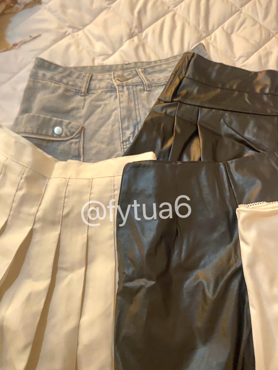 fytua6's tweet photo. ส่งต่อเสื้อผ้าใครสนใจฝากปักหน่อยน้า
โล๊ะเสื้อผ้าขายราคาถูกๆเลย(มีเยอะกว่าในภาพ) เสื้อ กางเกง กระโปรง สายเดี่ยว ชุดเดรส🙇🏻‍♀️

📍ลงวันนี้ 28/10 เวลา 20:00
ค่าวิน 30 ไม่บวกเพิ่ม พื้นที่ห่างไกล+20บาท
#ส่งต่อเสื้อผ้ามือสอง #ส่งต่อเสื้อผ้า #ส่งต่อเสื้อผ้ามือ2 #ส่งต่อเสื้อผ้ามือสองสภาพดี https://t.co/ZtxsYmgdiW