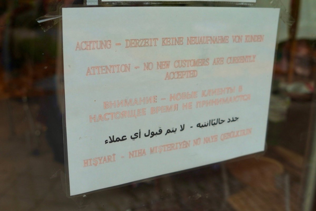 Das Problem am Stadtbild ist Armut. Ich habe gestern in Hohenschönhausen bei der Tafel geholfen. Und ich kann Herrn Merz nur empfehlen, sich das einmal anzusehen und mitzuarbeiten, um Tafeln perspektivisch überflüssig zu machen,  statt mehr Menschen in die Armut zu drücken.