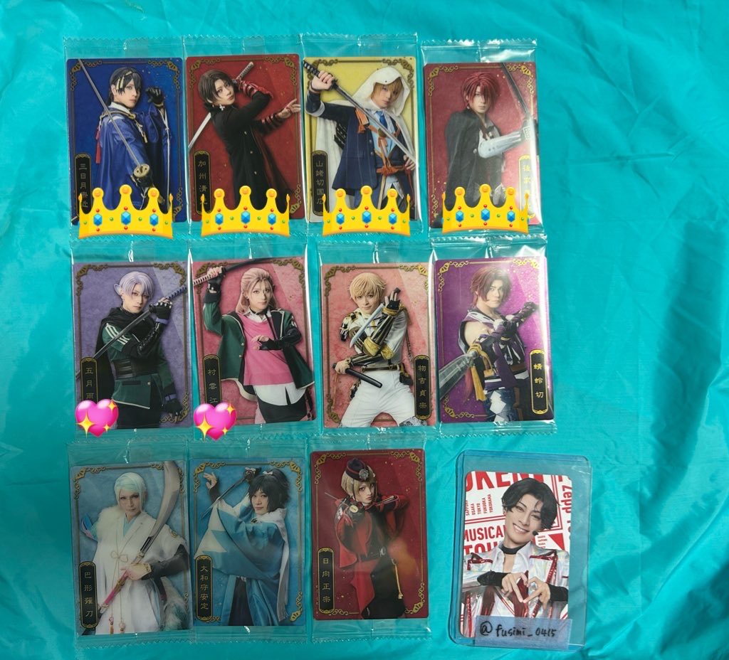 fusimi_0415's tweet photo. 交換・譲渡 ミュージカル刀剣乱舞 刀ミュ 十周年記念 ツインウエハース

譲→三日月 加州 山姥切国広 後家 五月雨 村雲 物吉 蜻蛉切 巴 大和守 日向

求→肥前＞大包平 清麿＞松井
or定価＋送料

郵送での交換のみ
👑は肥前との交換優先
💖は交換優先

検索からでもお気軽にお声掛けください https://t.co/WI9HLacyMs