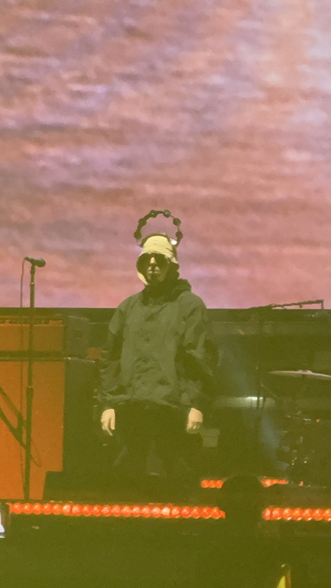 xPriMecKx's tweet photo. oasis live'25 tokyo Day2

最高だった

oasis vibes in the area !!!!!

#oasis #oasislive25  #NoelGallagher 
#LiamGallagher #tokyo
#oasisvibesinthearea https://t.co/vv01jM2dHu