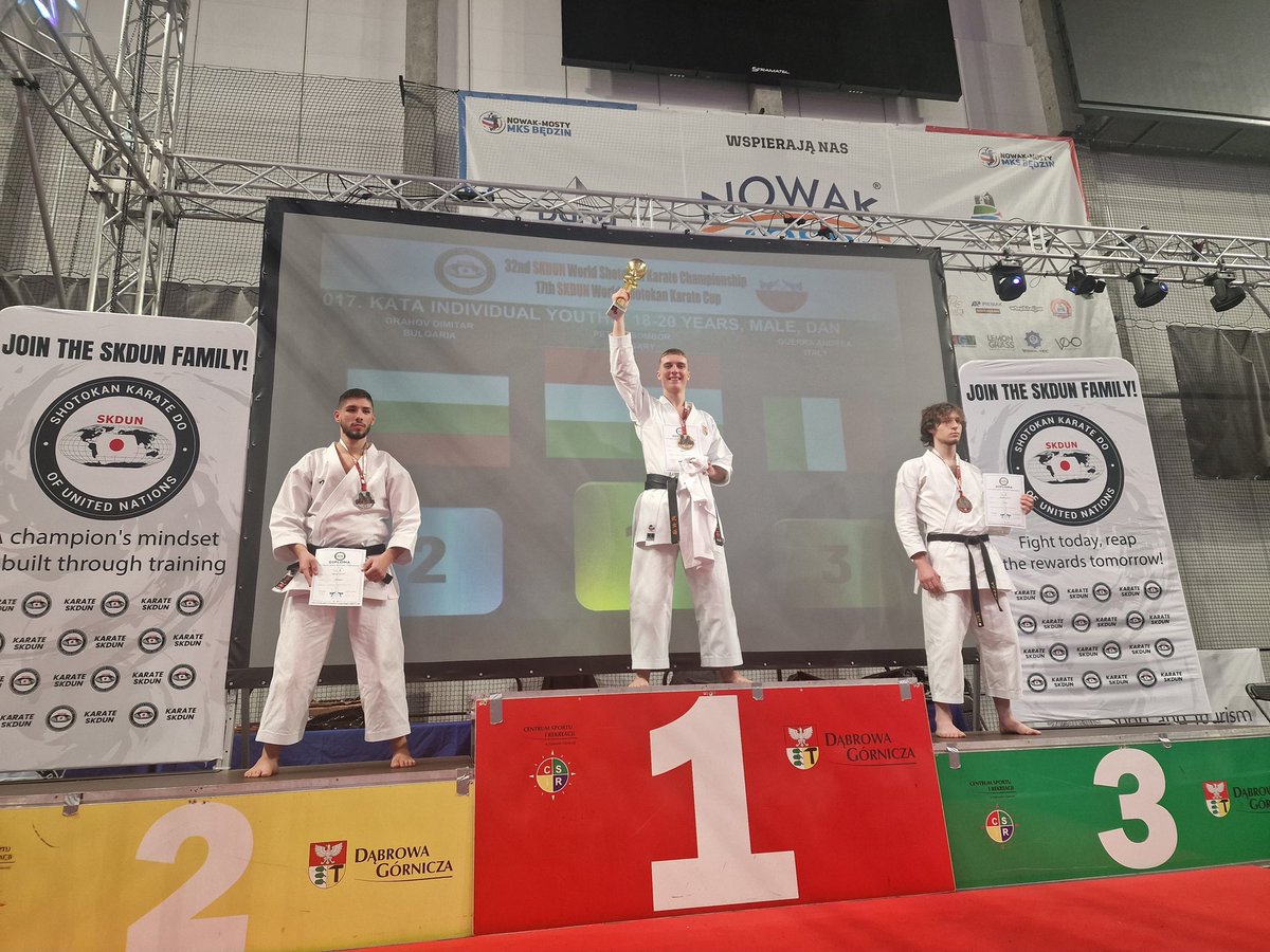 Zsombor Peter tweet media