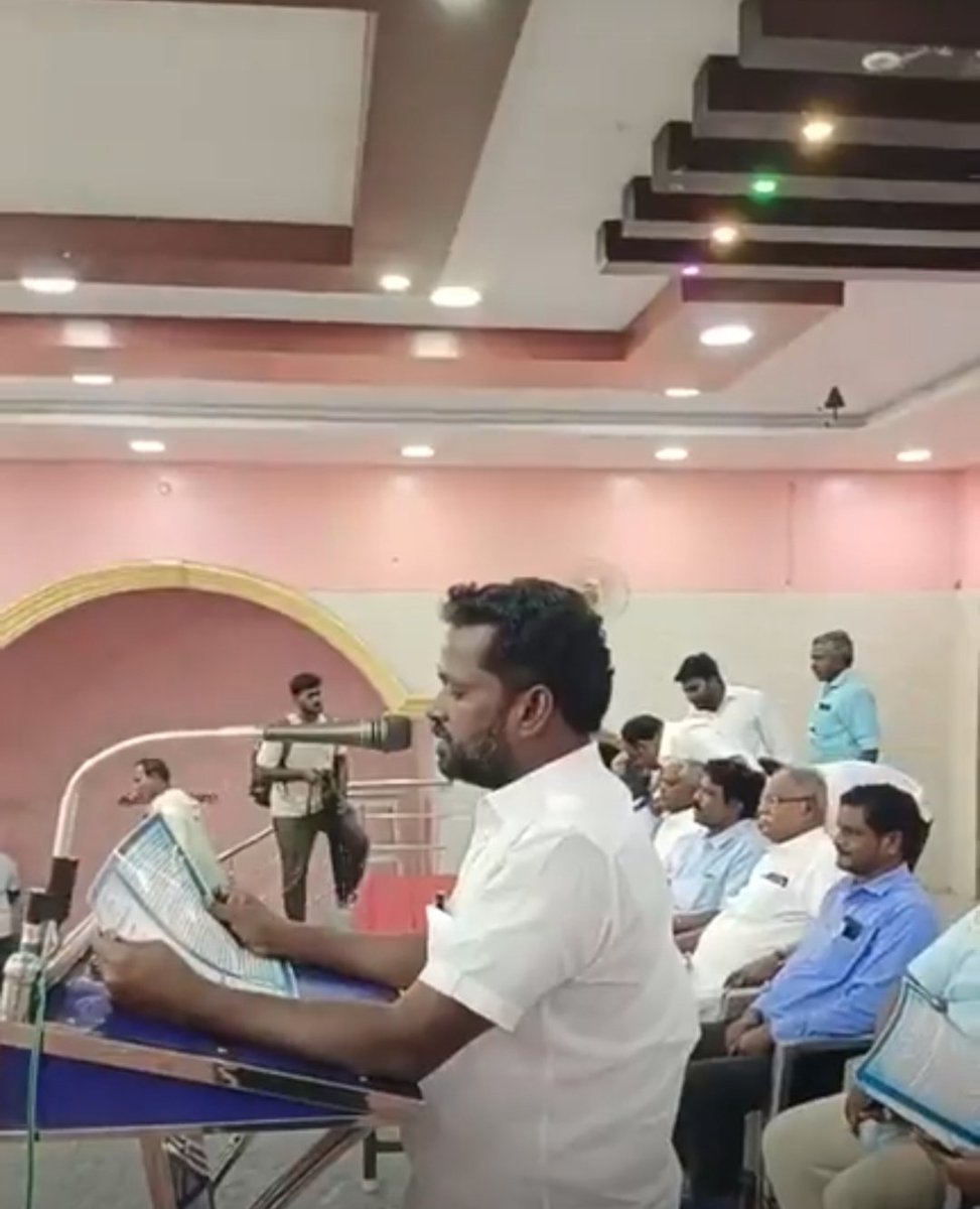 AdvocateVck's tweet photo. விழுப்புரம் ஒருங்கிணைந்த 
மாவட்டத்தின் சார்பில் 
ஒருங்கிணைக்கப்பட்ட 
‘பஞ்சமி நிலங்களை மீட்போம்’
கருத்தரங்கம் விழுப்புரத்தில் 
நடைபெற்றது.

நாள்:28.10.2025
இடம்:கே.ஆர்.கிருஷ்ணவேனி திருமண 
மண்டபம் விழுப்புரம்.

@thirumaofficial https://t.co/aBPiUN76M0