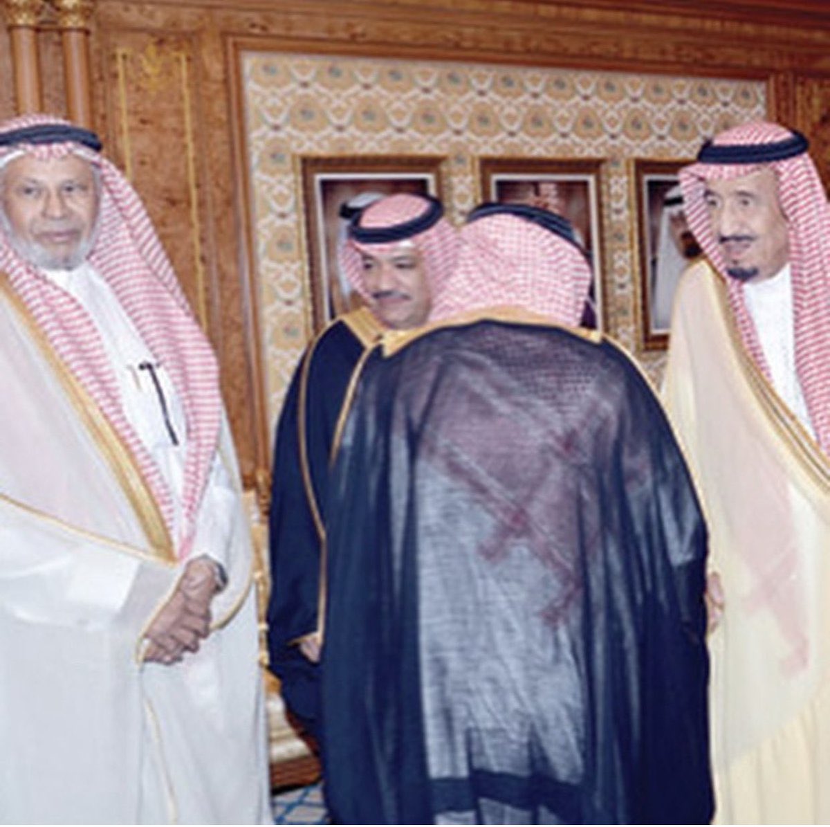 يمر معالي الفريق ركن / مريع بن حسن الشهراني بعارض صحي يرّقد على إثره في المستشفى ، دعواتنا له بالشفاء العاجل وأن يخرج من المستشفى وهو بأتم صحة وعافية .
لاتنسونه من دعواتكم .