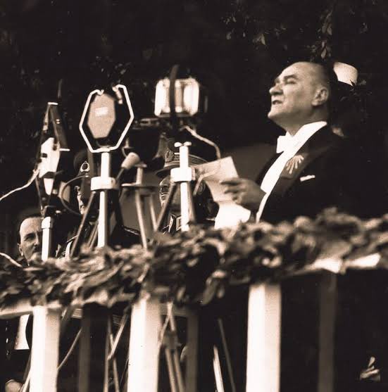 _Kya97's tweet photo. "Efendiler, yarın Cumhuriyeti ilan edeceğiz." https://t.co/NHm0yoJc2t