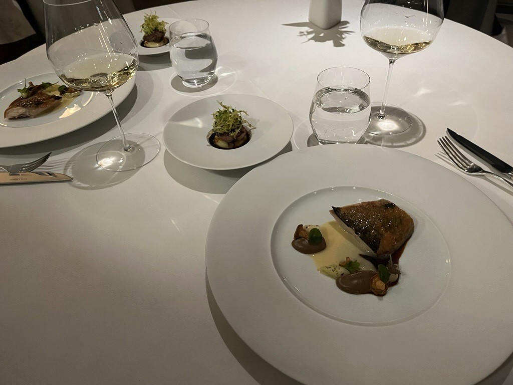 Basque guinea fowl, black truffle and Arbois wine
Great combination <a href="/Rest_Story/">Restaurant Story</a> by chef <a href="/tomsstory/">Tom Sellers</a> 

#2MICHELINStars #London  

guide.michelin.com/gb/en/greater-…