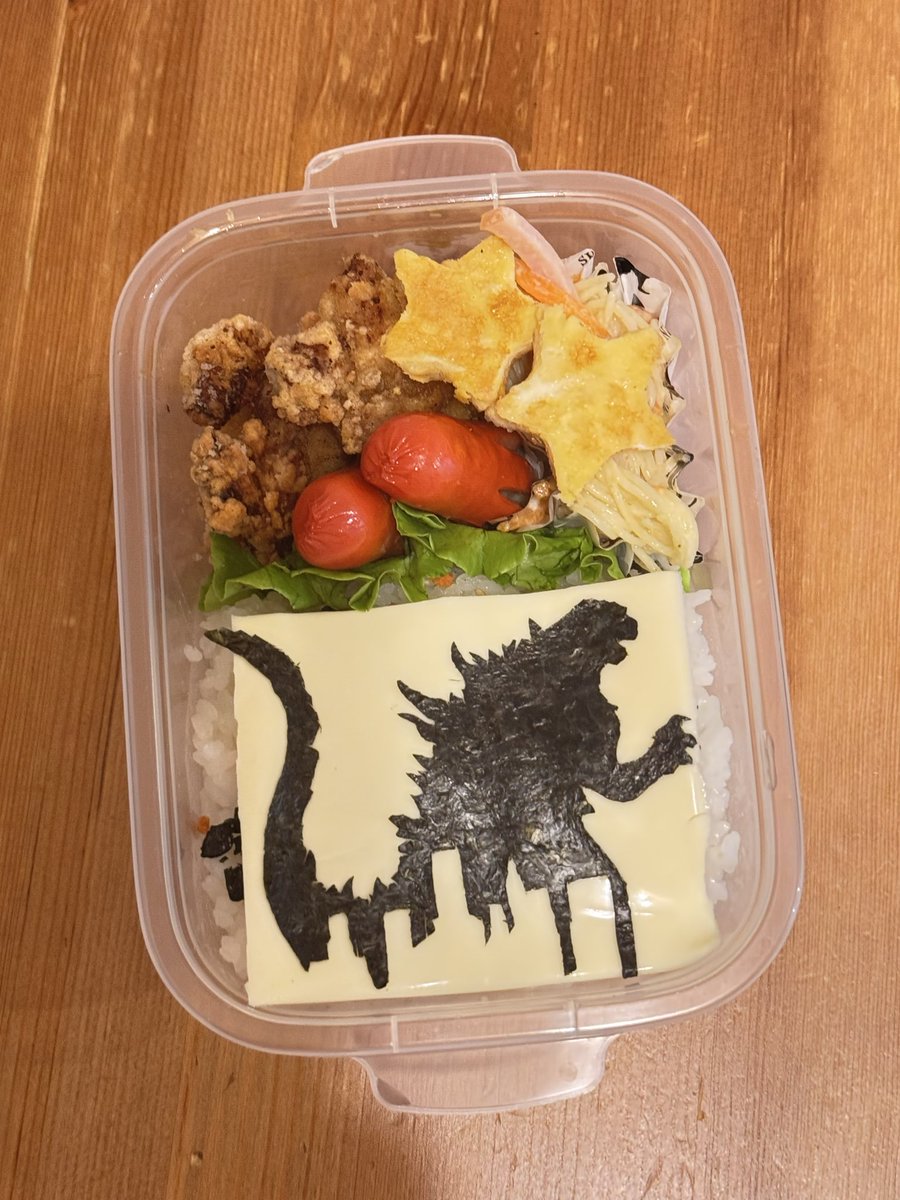 zekami1720's tweet photo. 今日は芋掘り遠足！
朝から海苔を切り、唐揚げをあげ、夜にパスタサラダを準備！
無事大きなお芋掘れました🍠 https://t.co/SwsEnR2cjg