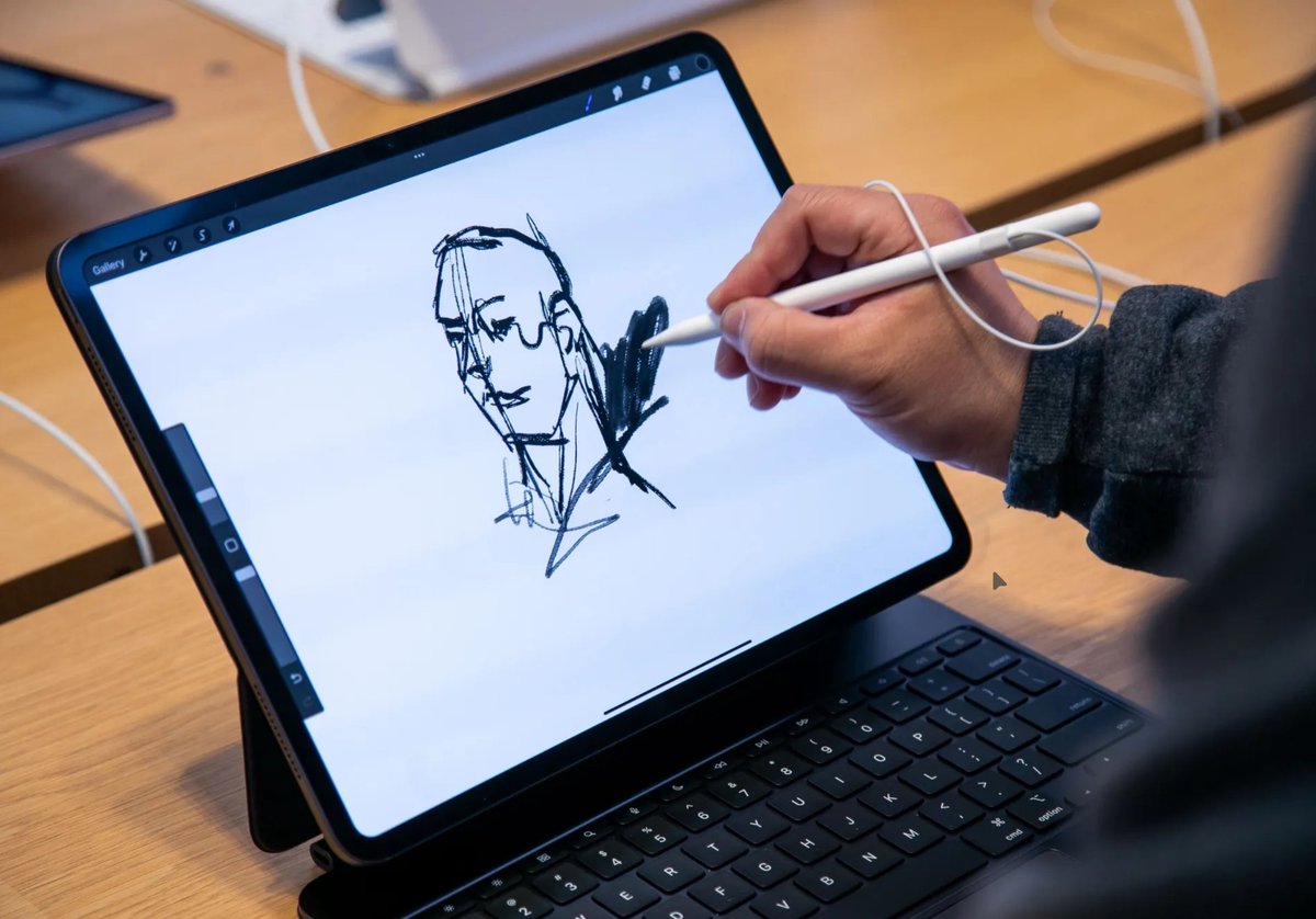 AppleX4_'s tweet image. El futuro del iPad ya está en marcha.
El iPad Pro 2027 heredará la refrigeración por cámara de vapor del iPhone 17 Pro, con el chip M6 y más potencia sostenida que nunca 💨
¿Estamos ante el primer iPad realmente “Pro”?
👉 wp.me/p4oJRF-3rq
#iPadPro #Apple #AppleX4
