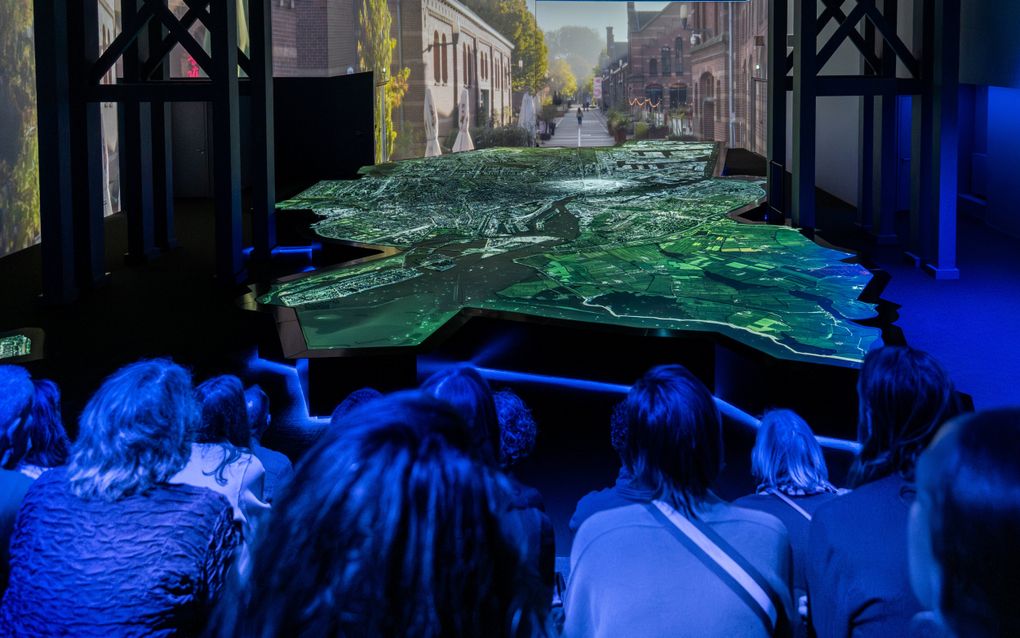 Multimediale maquette: in vogelvlucht door 750 jaar Amsterdam dlvr.it/TNwXxY