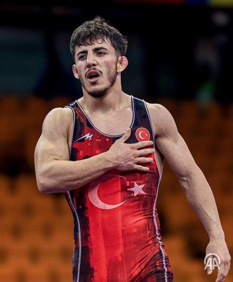 🇹🇷🤼 #Sırbistan'da düzenlenen Dünya 23 Yaş Altı Güreş Şampiyonası'nda milli sporculardan Tolga Özbek, bronz madalya kazandı.
bit.ly/SB-twitter2025
