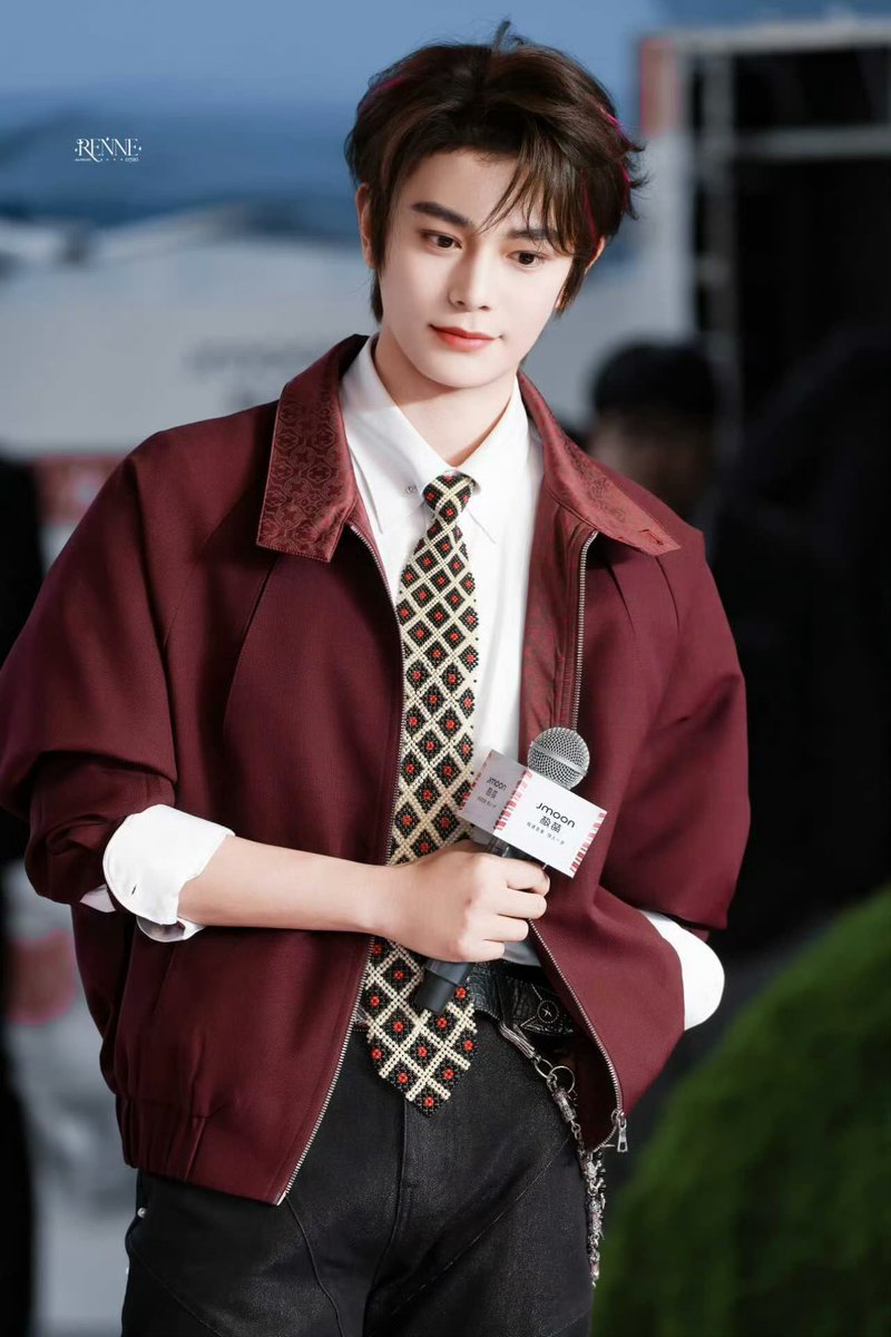 DingYuxi_0720's tweet photo. 28 | 10 | 2025

[trans] It's truly been a long time no see

©•-Reennee

#Jmoon
#极萌品牌代言人
#ติงอวี่ซี #DingYuxi #丁禹兮 #정우혜 https://t.co/bf6JdtduF0