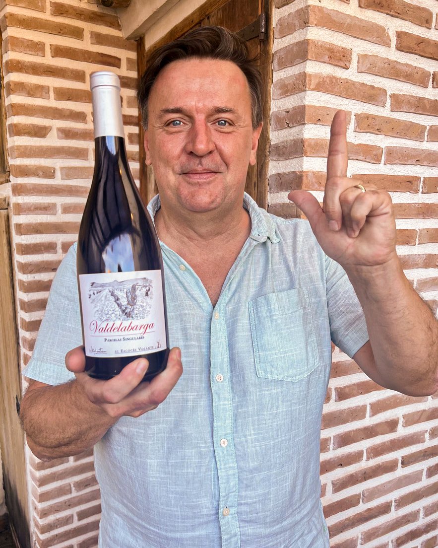 Valdelabarga es uno de los interesantes tintos de parcela que elabora El Escocés Volante –el Master of Wine, Norrel Robertson, y su mujer Sharon Wade– en Zaragoza. Principalmente garnacha con 12 meses de crianza. Sólo 3.289 botellas. #vinodeldía bit.ly/3KeT0PB