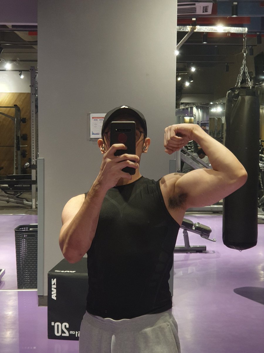 oriental_viking's tweet photo. Good afternoon 💪🏻😏

#biceps #alphamen #gymrat #hunk #pinoy https://t.co/uJO24ymKnO
