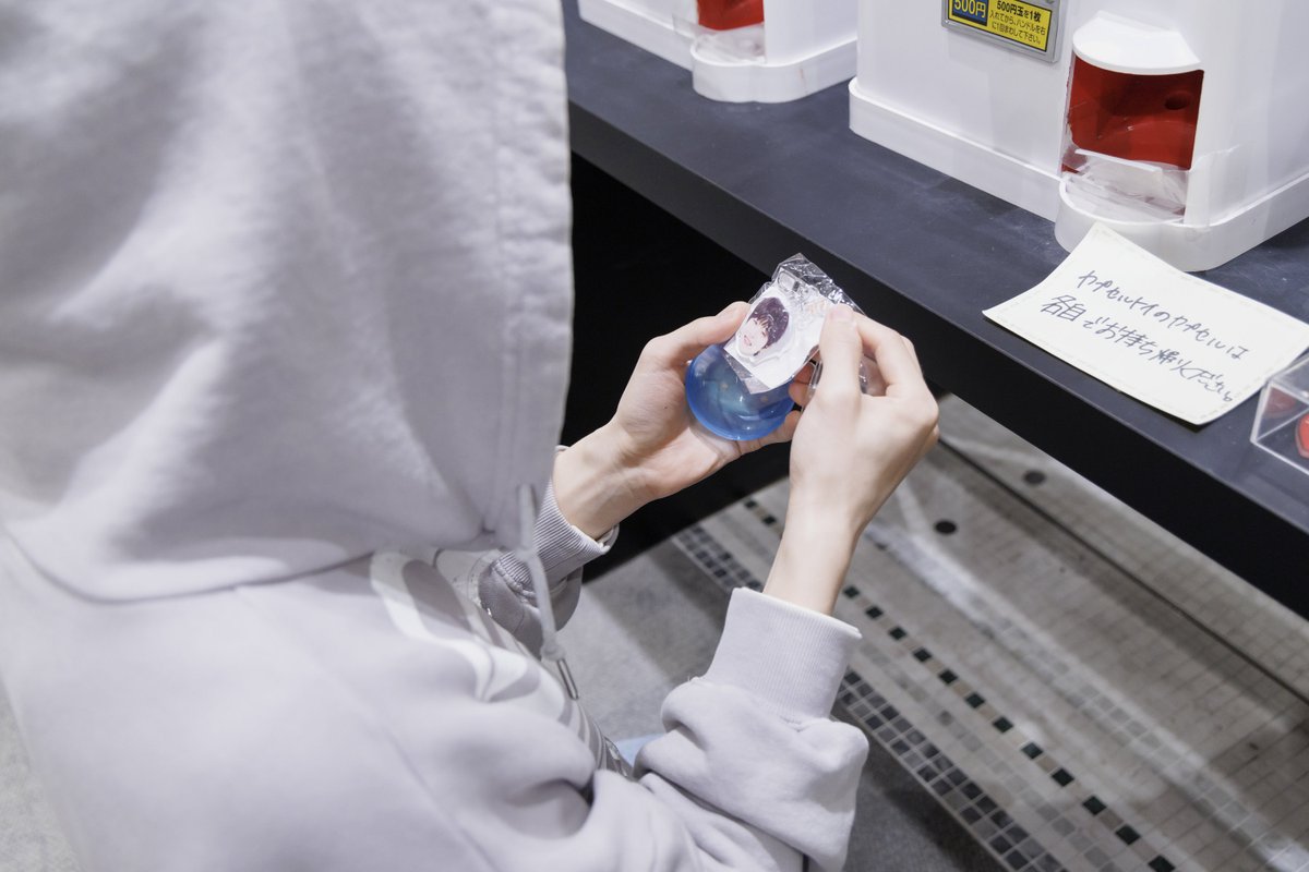 [📸]

POP-UP STOREに来店時の
ビハインド写真を公開✨

カプセルトイにチャレンジした
 #JUNKYU をキャッチ🌟

📢名古屋POP-UPは今週金曜日からスタート❣️

🔗ygex.jp/treasure/popup…

#PULSE_ON_IN_JAPAN #YG