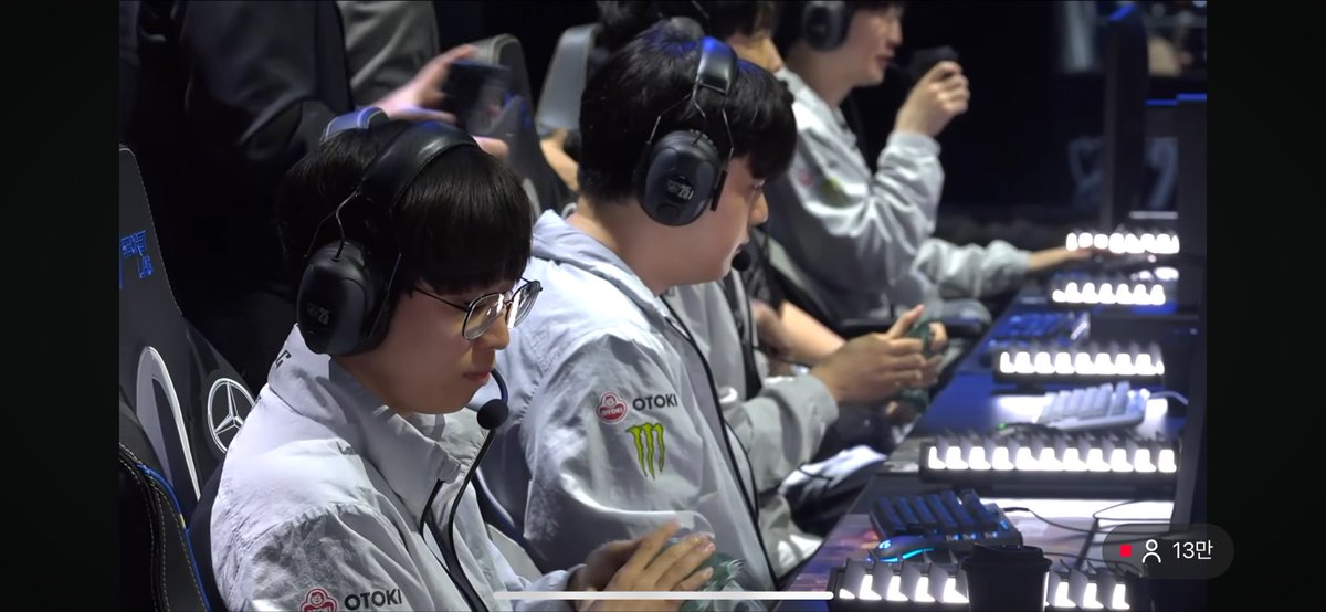 pingpingkr69's tweet image. 젠지 vs 한화생명 @GenG_KR vs @HLEofficial 
월즈 결승같은 8강전!!!!!!🏆
@Theo_Network 하다가 한눈파는 중