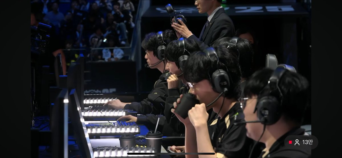 pingpingkr69's tweet image. 젠지 vs 한화생명 @GenG_KR vs @HLEofficial 
월즈 결승같은 8강전!!!!!!🏆
@Theo_Network 하다가 한눈파는 중