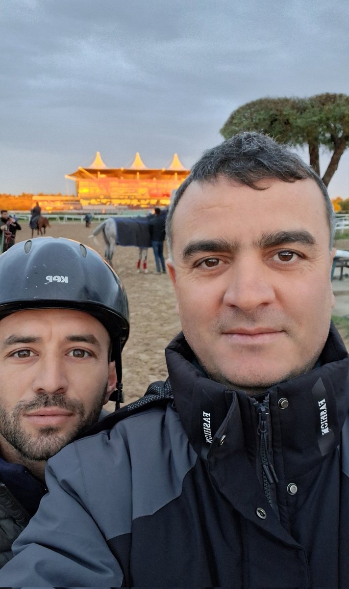 Ankara hipodromu sabah güneşi tribüne yansıması.