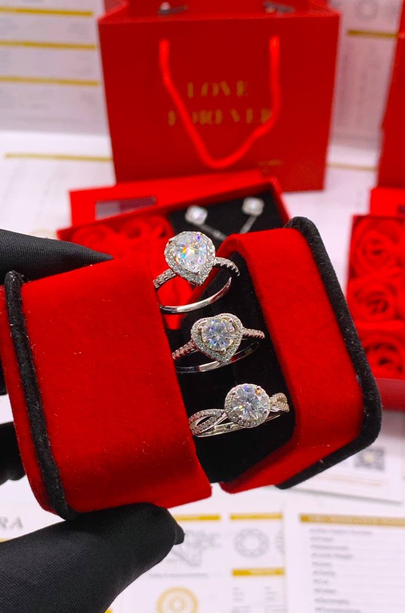 I sell VVS Moissanite Diamond Bracelets,  Necklaces, Earrings, Watches, Wedding and Engagement Rings.

Please Patronize me 🙏