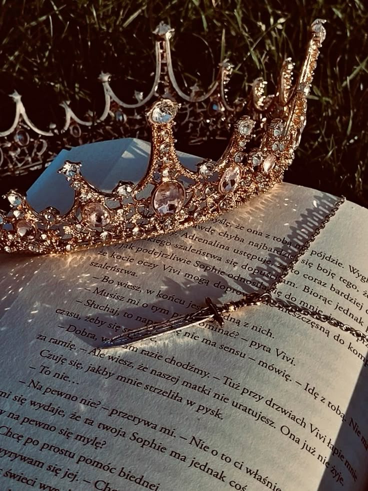 _mostlypat's tweet image. Girls crave
princess treatment
But Women become #QUEEN .. 

Princess
fall 
for words
What Queen has always been .. 

#patstring
#PoetryCommunity
#WritersCommunity