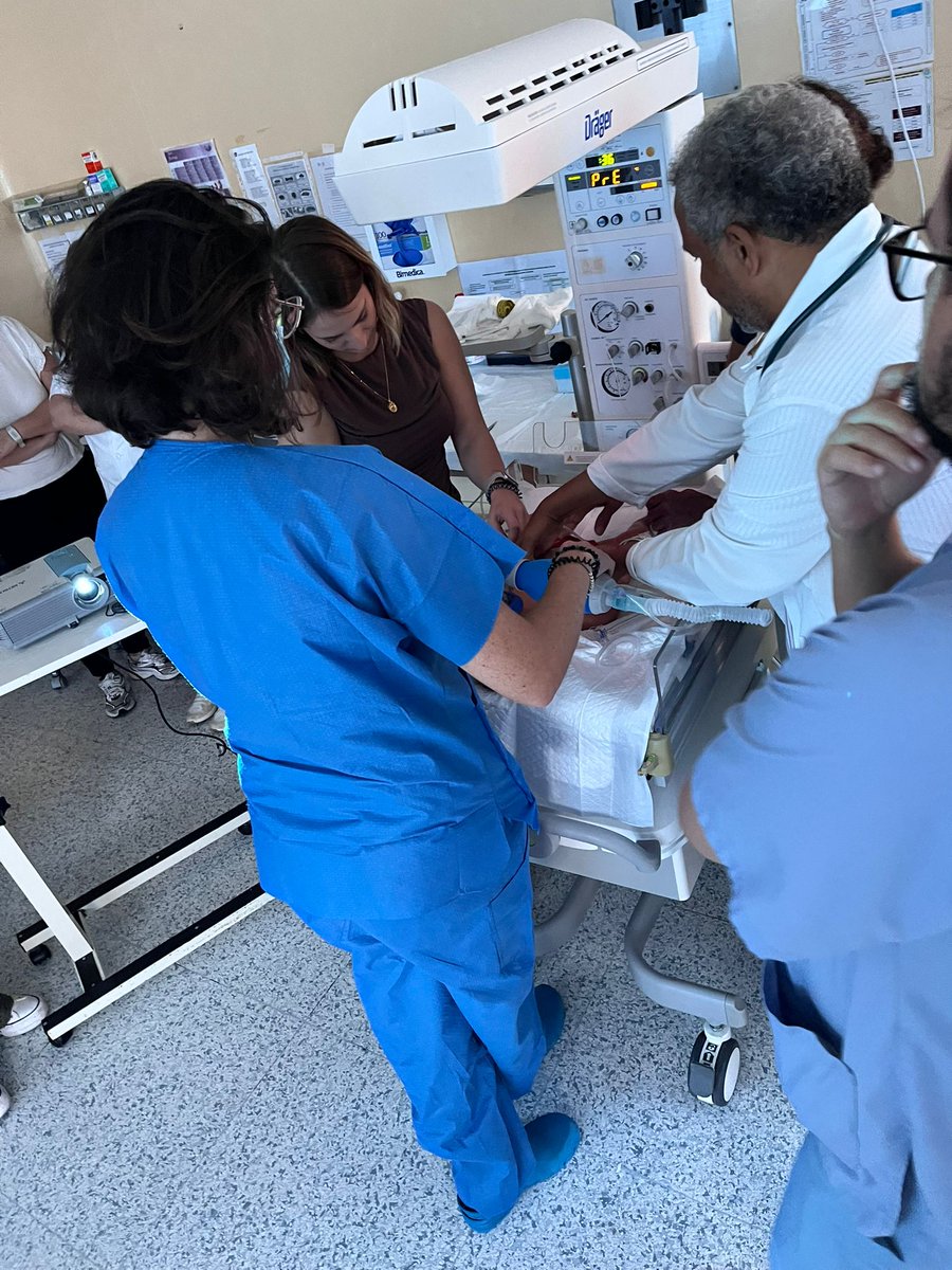 Profesionales de la Unidad de Obstetricia y Ginecología del #HUnivPoniente amplían su formación para mejorar la atención en el Paritorio, con dos cursos sobre la preparación del carro de parada y la realización de la RCP Neonatal
#SomosPoniente 
<a href="/saludand/">Consejería de Sanidad, Presidencia y Emergencias</a> <a href="/AlmeriaJunta/">AlmeríaJunta</a> <a href="/peacro/">PEDRO ACOSTA</a>