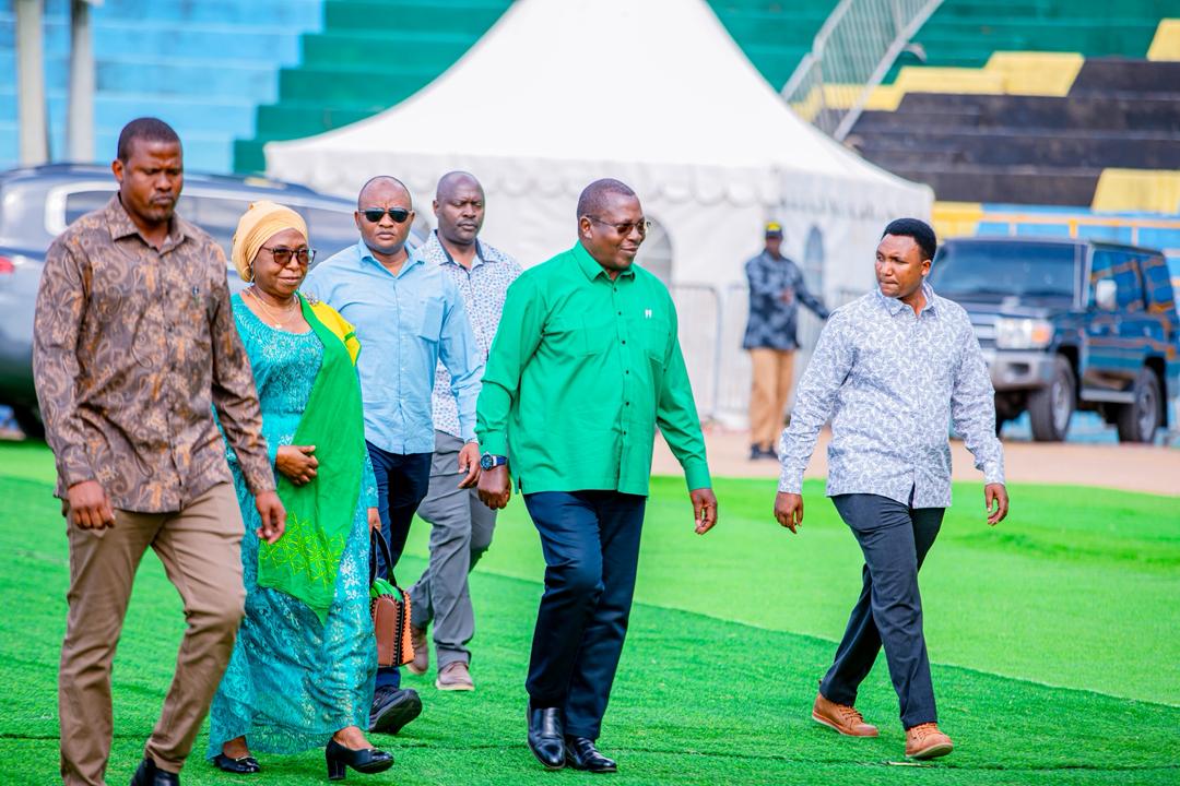 uvccm_tz's tweet photo. Mjumbe wa Kamati Kuu ya Chama Cha Mapinduzi (CCM) na Makamu wa Rais wa Jamhuri ya Muungano wa Tanzania , Ndugu. Philip Isdor Mpango, alipowasili na kupokelewa na maelfu ya wananchi katika uwanja wa CCM Kirumba, leo Oktoba 28, 2025.

#SamiaDay
#TukutaneKituoni
#TokaNitokeTukatiki https://t.co/iP5GCNRJrv