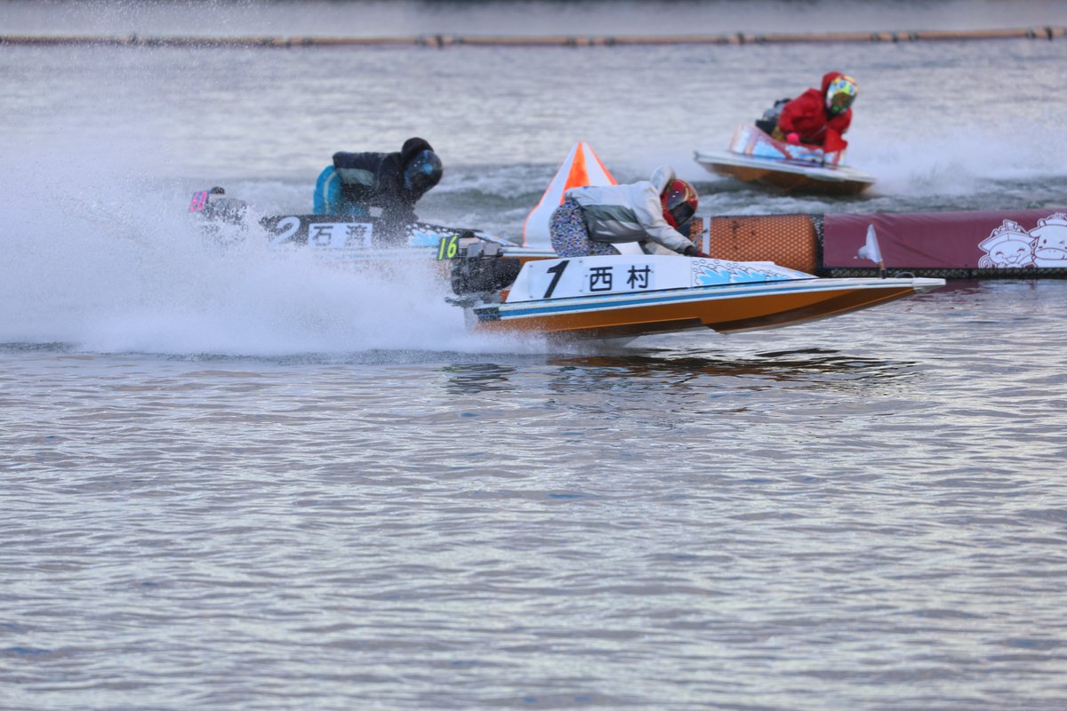 br_biwako's tweet image. ＼ 🐂近江牛専門店松喜屋牛王杯🥩／

優勝は大阪支部の #西村拓也 選手です🎉
通算48回目、びわこは2回目の優勝となりました🏆

次節は、10月31日(金)から「ＰａｙＰａｙ銀行賞」を開催します‼️

たくさんのご来場お待ちしております🫶

#ボートレースびわこ