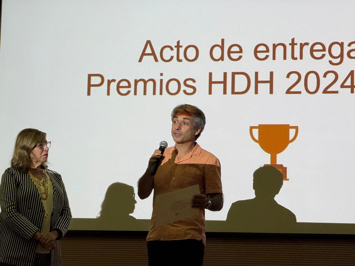 La semana pasada nuestro director, Manuel Alcántara, recibió en Valencia en nombre de todo el equipo de LeIA el Premio HDH 2025 a la mejor iniciativa formativa. ¿Se puede empezar con mejor pie? Muchas gracias a la Asociación de Humanidades Digitales Hispánicas.