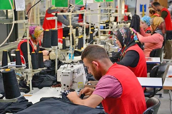 🔴 Türkiye'de çalışanların yüzde 40'ı (6,8 milyon kişi) asgari ücretle çalışıyor.

-Habertürk