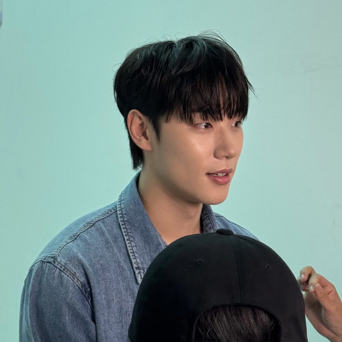 obz3w's tweet photo. 저 사진이 프로필 촬영할때구나 😂😂 https://t.co/CJOwLNcwhY