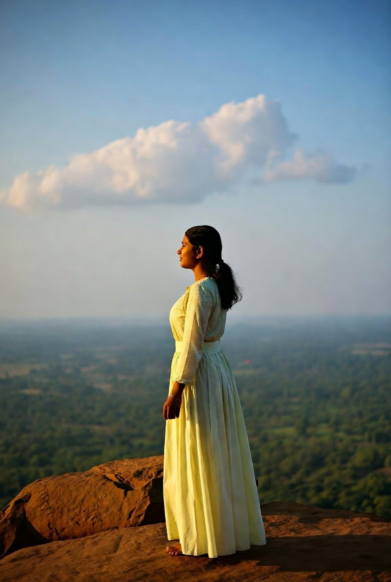 अकेले ही तय करने होते हैं ।
कुछ सफर।
जिंदगी के हर सफर में 
हमसफ़र नहीं होते। 
🧡Good afternoon 🧡