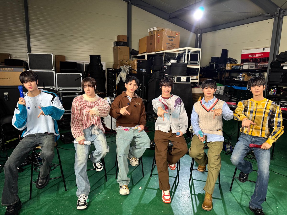 TPST__official's tweet image. [📸TEMPIC]

25.10.28 #HYPEJUSIL

전등 스위치가 왜 필요함? 템페스트 라이브 들으면
내가 손 안 대도 불이 켜지고🕯️
세상이 밝아지는 경험을 할 수 있음 ✨ 

침대에 누워서 불 켜기 귀찮은 사람들은
TEMPEST(템페스트) - In The Dark(어둠 속에서) 
들어보세요🎧

#TEMPEST #템페스트
#한빈 #형섭…