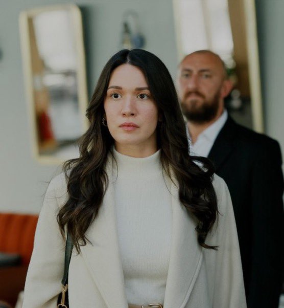 amorehazal_'s tweet image. Yeni bölümden azize 🤍
#HazalSubaşı #azize #sahipsizler