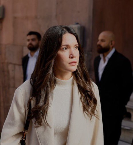 amorehazal_'s tweet image. Yeni bölümden azize 🤍
#HazalSubaşı #azize #sahipsizler