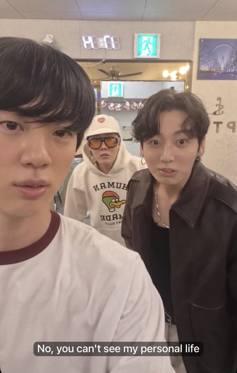 WE HAVE FINALLY ENTERED THE STAGE WHERE BTS MEMBERS ARE COMING LIVE TOGETHER ON A RANDOM EVENING.  WORLD IS HEALING.