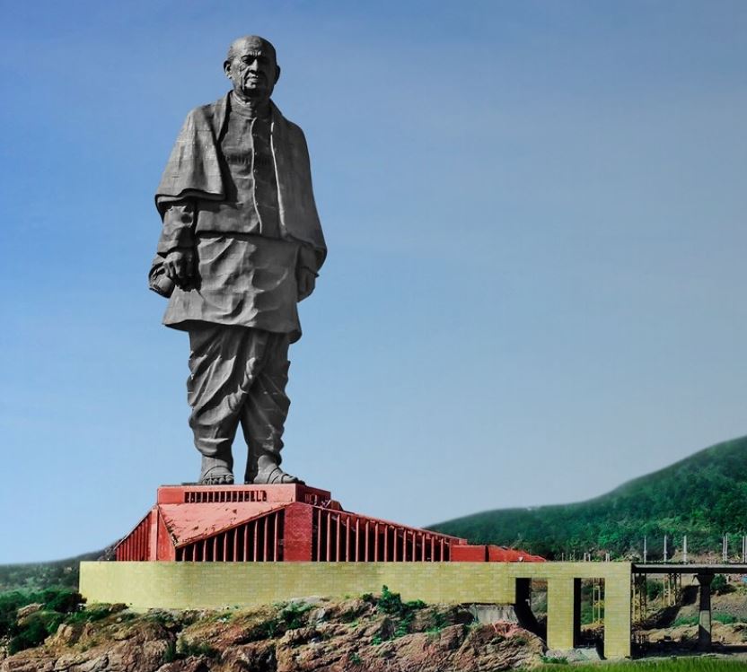 InfoGujarat's tweet image. સરદાર વલ્લભભાઈ પટેલની 150મી જન્મજયંતી

માન. વડાપ્રધાન શ્રી નરેન્દ્રભાઈ મોદીની એકતાનગર મુલાકાત પ્રસંગે સરદાર વલ્લભભાઈ પટેલના વંશજો ઉપસ્થિત રહેશે અને રાષ્ટ્રીય એકતા દિવસની ઉજવણીમાં ભાગ લેશે...

સરદાર વલ્લભભાઈ પટેલના વંશજોમાં શ્રી ગૌતમ ડાહ્યાભાઈ પટેલ (સરદાર પટેલના પૌત્ર) હાલ 80…