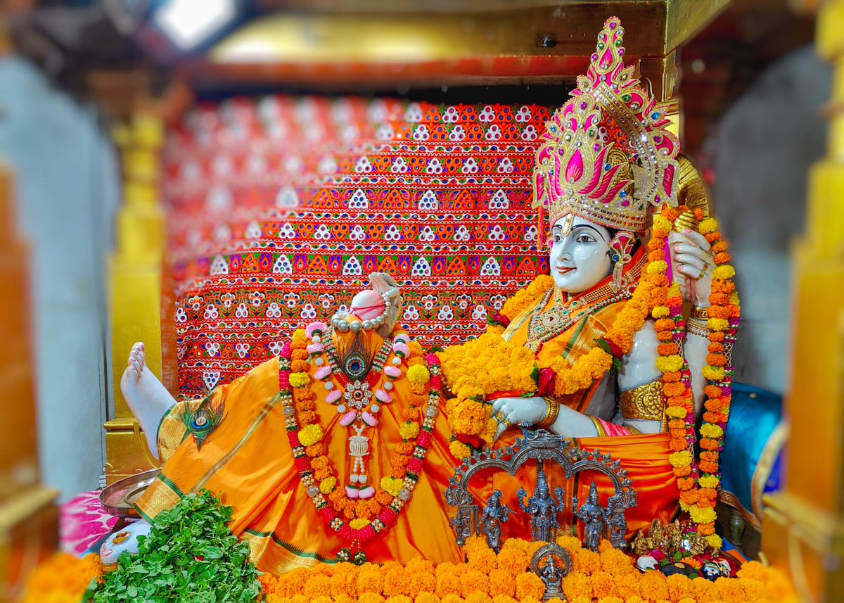 *श्री भालका तीर्थ (कृष्ण धाम), प्रभासक्षेत्र - गुजरात (सौराष्ट्र),*
दिनांकः 28 अक्टूबर  2025, कार्तिक शुक्ल षष्ठी एवं सप्तमी- मंगलवार
*मध्याह्न शृंगार*