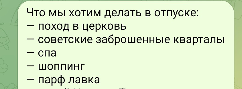 пирамида Маслоу двух женщин в районе 30