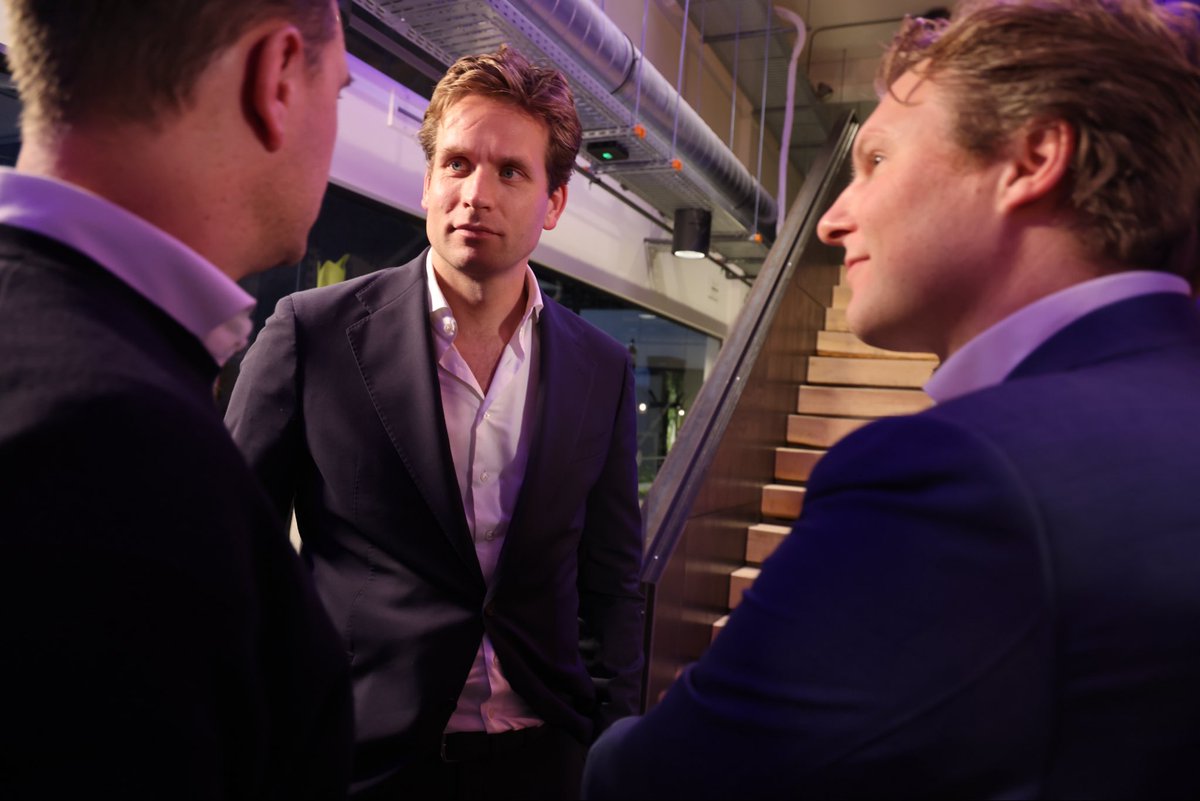 DilanYesilgoz's tweet image. Nederland heeft een centrumrechts kabinet nodig. 

Team VVD staat met ervaren mensen en doordachte plannen klaar om van zo’n kabinet een succes te maken voor Nederland. 🚀