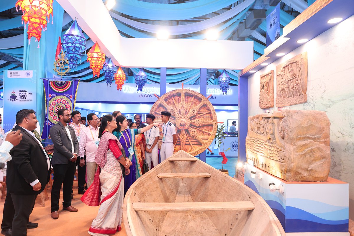 PravatiPOdisha's tweet image. Visited the Odisha Pavilion at #IndiaMaritimeWeek2025 and witnessed a vibrant showcase of the State’s rich maritime history and cultural heritage.

From the magnificent artistic recreation of the legendary Bali Yatra boat to the symbolic display of Konark’s architectural…