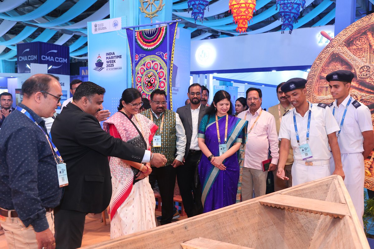 PravatiPOdisha's tweet image. Visited the Odisha Pavilion at #IndiaMaritimeWeek2025 and witnessed a vibrant showcase of the State’s rich maritime history and cultural heritage.

From the magnificent artistic recreation of the legendary Bali Yatra boat to the symbolic display of Konark’s architectural…